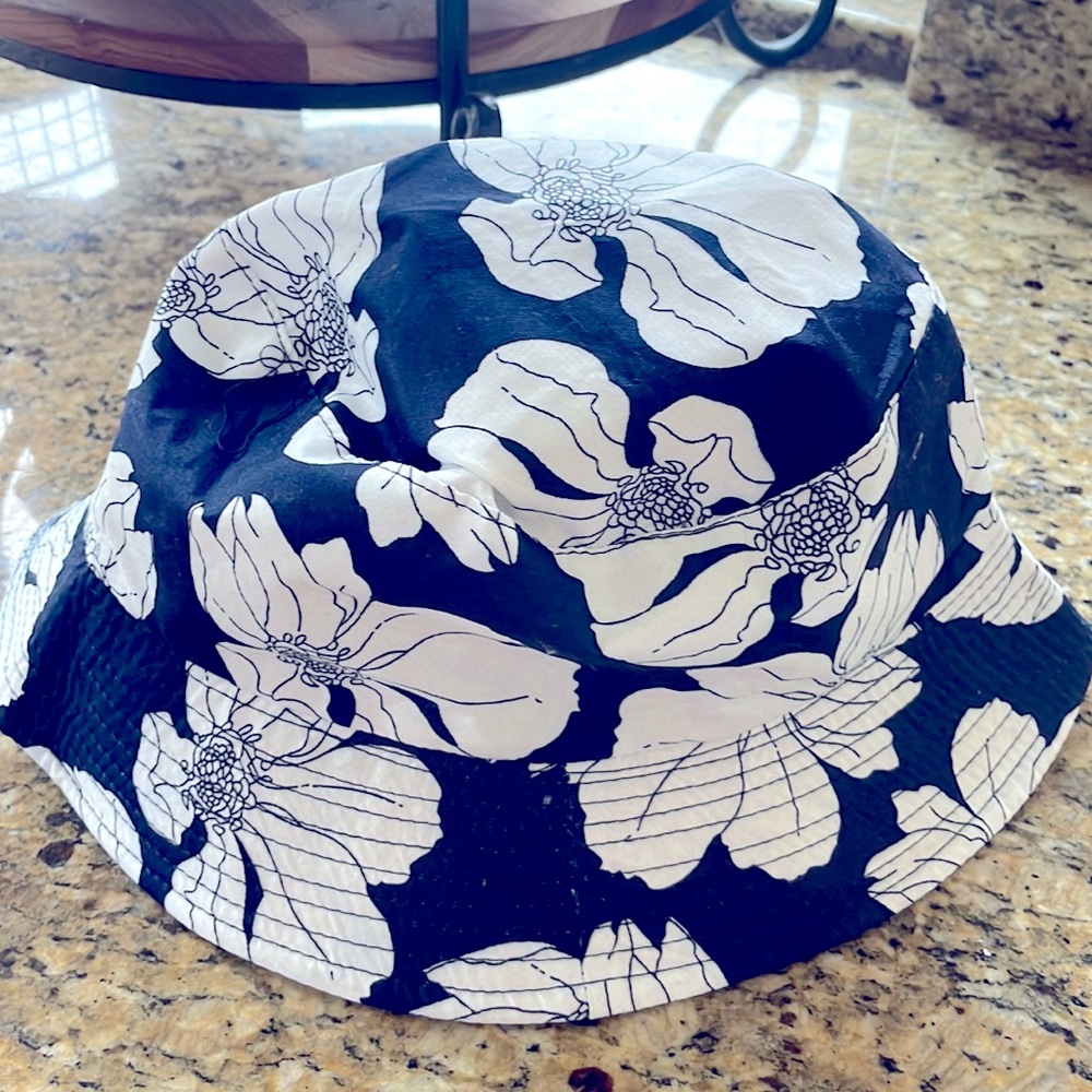 Floral print fisherman hat by Lulla collection Bindya NWOT